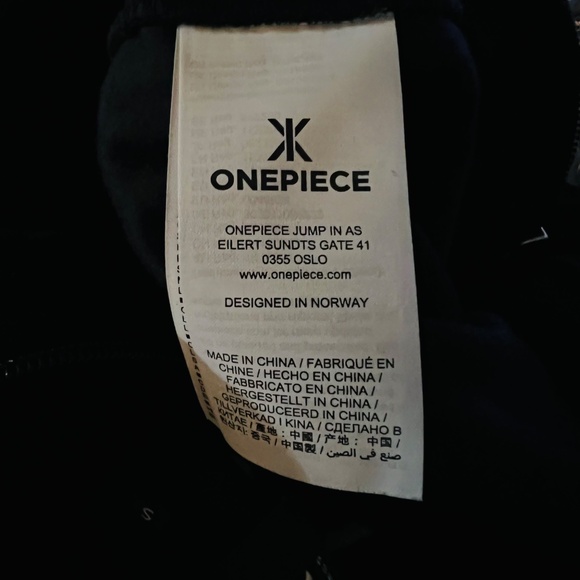 🖤AUTHENTIC ONEPIECE ORIGINAL FITTED ONESIE - Picture 9 of 10